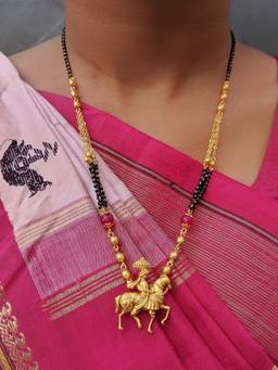 Digital Dress Room - Short Gold Mangalsutra with Groom Pendant