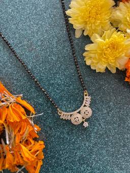Digital Dress Room - Short Gold Diamond Mangalsutra with Vati Pendant & Crystal Beads