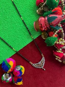 Digital Dress Room - Short Gold Mangalsutra with Leaf Pendant & Black Beads