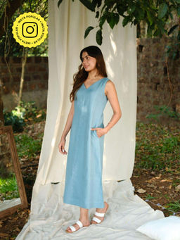 Creatures of Habit - Linen V Neck Midi Dress - Aqua