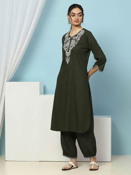 Nayam by lakshita - Green Embroidered Straight Calf Length Kurta and Pant (Set of 2)
