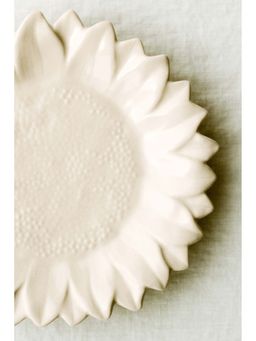 H&M - Beige Sunflower-Shaped Mid Plate