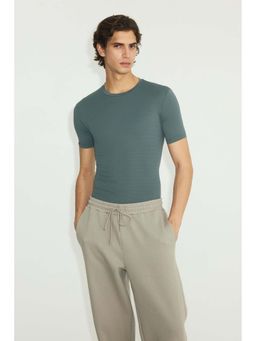 H&M - Men Green Muscle Fit Sports Top With Drymove