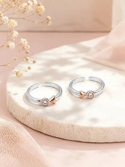 White Velvet - Elan Bow Silver Toe Ring