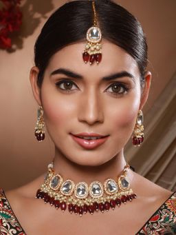 Aatmana - Gold-Plated Kundan Stone-Studded And Beaded Necklace And Earrings With Maangtikka