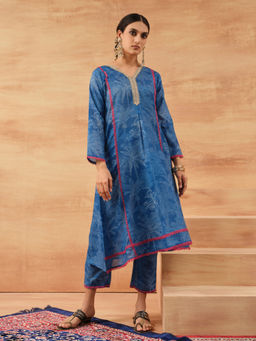 ISHIN - Women Blue Cotton Cambric Kurta with Pant