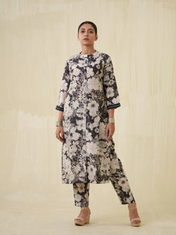 Suha - Black Colour Floral Printed Muslin Fabric Kurta With Pant