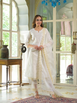 Divena - Off White Embroidered Kurta Pant & Dupatta (Set of 3)