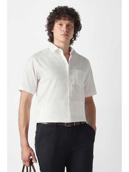 Van Heusen - Men White Textured Half Sleeves Formal Shirt
