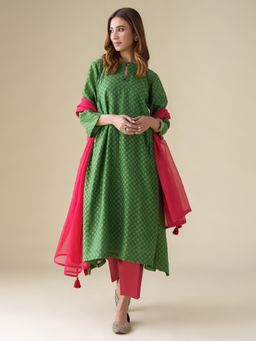 Mushio - Green Hand Embroidered Chanderi Vrinda Kurta with Slip with Pant and Dupatta (Set of 4)