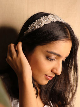 Label Pooja Rohra - White Diane Headband