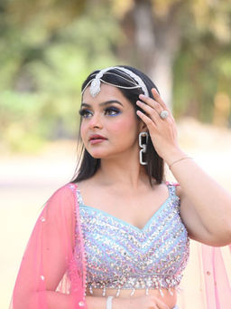 Label Pooja Rohra - Silver Riva Headband with Mangtika