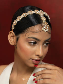 Label Pooja Rohra - Gold Floret Headband with Maangtika