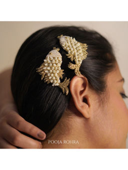 Label Pooja Rohra - Gold Sagarika Hairclip