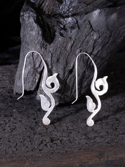 Studio One Love - Curvy Confidence Earrings Made of Brass in Silver Color