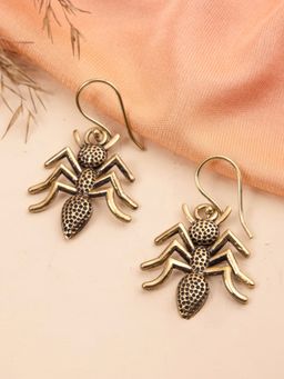 Studio One Love - Ant Trail Earrings Made of Brass in Gold Color