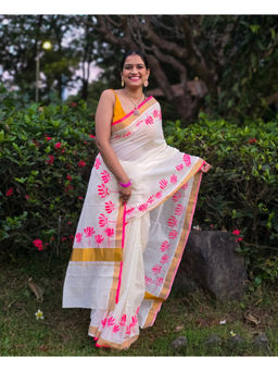 APAAPI THREADS OF GLORY - White Lotus Motif Kasavu Cotton Saree with Unstitched Blouse