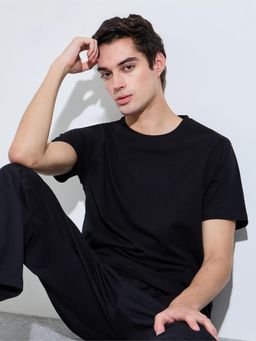 Styli - Men Black Solid/Plain Cotton Blend Regular Fit T-Shirt