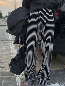 Outzidr - Black Textured Striped SweatStreet Style Pant