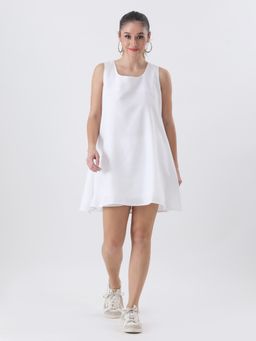 Qurvii - White Lined Dress