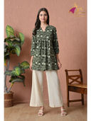 Green color option, Sold out, Currently selected