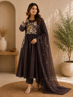 Vastramyaa - Women's Coffee Brown Embroidered Cotton Kurta With Pant & Dupatta