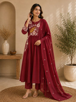 Vastramyaa - Women's Maroon Embroidered Cotton Kurta With Pant & Dupatta