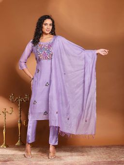 MEENA BAZAAR - Lavender Embroidered Round Neck Kurta with Pant and Dupatta