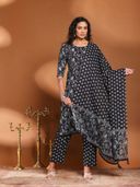Black color option, Sold out, Currently selected