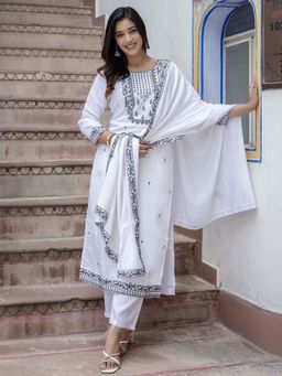 VredeVogel - White Silk Blend Kurta with Pant and Dupatta