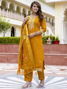 VredeVogel - Yellow Women Kurta with Pant and Dupatta