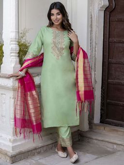 VredeVogel - Green Cotton Blend Women Kurta with Pant and Dupatta