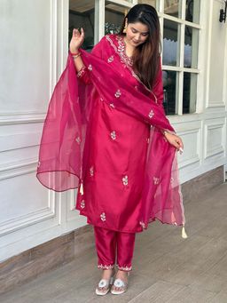 VredeVogel - Pink Womens Kurta with Pant and Dupatta