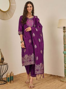 VredeVogel - Magenta Women Kurta with Pant and Dupatta