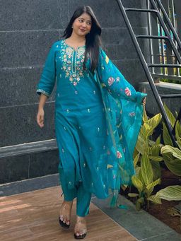 VredeVogel - Teal Womens Kurta with Pant and Dupatta