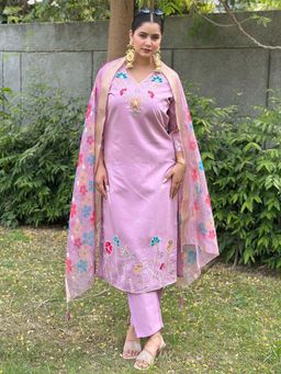 VredeVogel - Lavender Women Kurta with Pant and Dupatta