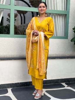 VredeVogel - Women Yellow Silk Blend Embroidered Kurta with Pant and Dupatta