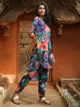 Qissa - Women's Midnight Black Botanical Cluster Kurti with Pant (Set of 2)