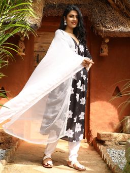 Qissa - Women's Midnight Black Water Lilies Kurta with Pant and Dupatta (Set of 3)