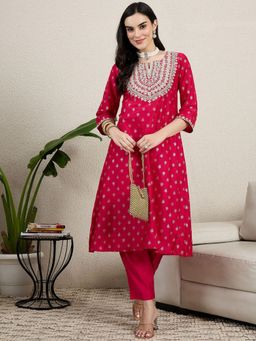 Gahan - Women Floral Printed Straight Kurta With Embroidered Detail