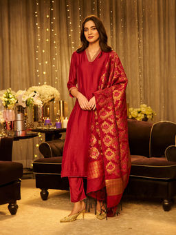 W - Women Green Festive Floral Print Rayon Kurta With Straight Pant