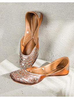 Fabindia - Brown Leather Hand Embroidered Juttis