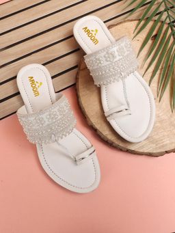 Aroom - White Elegant Pearl Embellished Kolhapuris