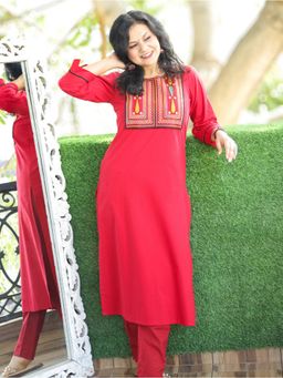 DESI SANDOOK - Women Red Thread Embroidered Neck Work Cotton Kurti
