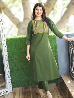 DESI SANDOOK - Women Green Thread Embroidered Neck Work Cotton Kurti