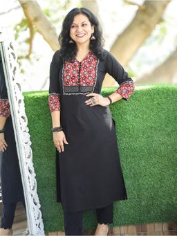 DESI SANDOOK - Women Black Potli Button Floral Printed Yoke with Thread Work Kurti