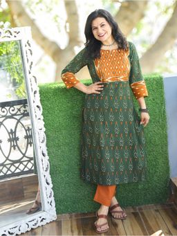 DESI SANDOOK - Women Green Yoke with Mirror Work Ikkat Printed Kurti