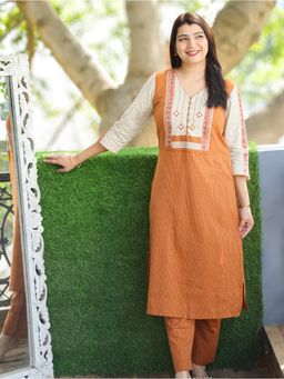 DESI SANDOOK - Women Rust Mirror with Potli Button Work Yoke Running Stitch Kurta