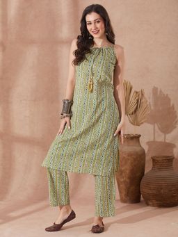 Globus - Women Green Cotton Kurta with Pant (Set of 2)
