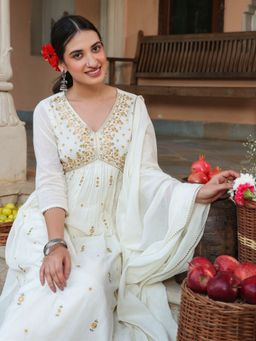 Janasya - Women Off White Cotton Kurta with Pant and Dupatta (Set of 3)